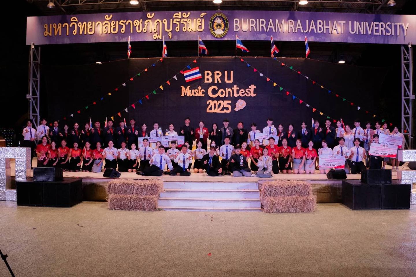 ขอแสดงความยินดีกับนักศึกษาสาขาวิชาภาษาอังกฤษธุรกิจ เป็นส่วนหนึ่งในการประกวดร้องเพลงหมู่