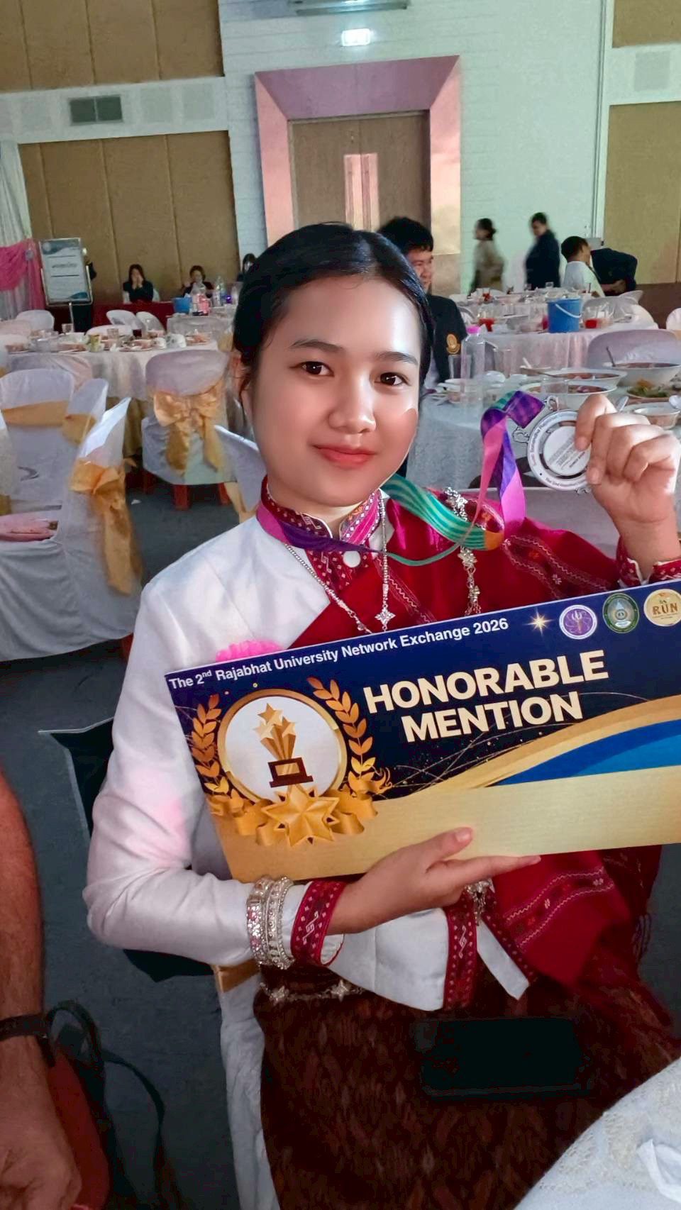 ขอแสดงความยินดีกับ นางสาวอรสา เทียกสา ในโอกาสได้รับ รางวัลชมเชย (Complimentary Award) จากการประกวดการแต่งกายชุดอาเซียน ASEAN Traditional Costume Competition