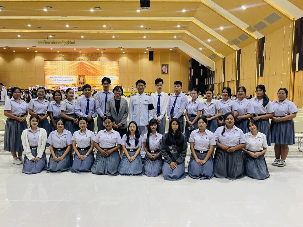 คณาจารย์และนักศึกษาชั้นปีที่ 1 สาขาวิชาภาษาอังกฤษธุรกิจ เข้าร่วมพิธีรับสนองพระบรมราชโองการโปรดเกล้าฯ แต่งตั้ง รองศาสตราจารย์ ดร.ศิราณี จุโทปะมา ให้ดำรงตำแหน่งอธิการบดีมหาวิทยาลัยราชภัฏบุรีรัมย์